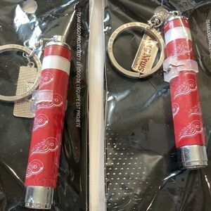 Detroit Red Wings Key Chain with light​ x2​​​​